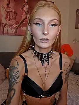 Snapshot of LessiaMia chatting on 12.03.24 LessiaMia online show from 12.03.24