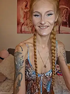 Snapshot of LessiaMia chatting on 01.02.25 LessiaMia online show from 01.02.25