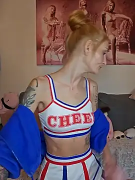 Snapshot of LessiaMia chatting on 01.28.25 LessiaMia online show from 01.28.25