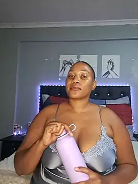 Snapshot of Toya_P chatting on 09.08.25 Toya P online show from 09.08.25