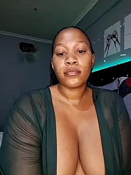 Snapshot of Toya_P chatting on 09.28.25 Toya P online show from 09.28.25