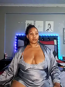 Snapshot of Toya_P chatting on 11.19.25 Toya P online show from 11.19.25