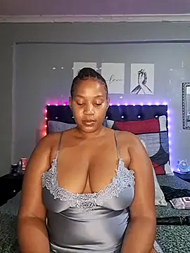 Snapshot of Toya_P chatting on 11.28.25 Toya P online show from 11.28.25