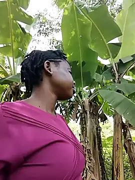 Snapshot of booty_big chatting on 10.10.25 booty big online show from 10.10.25