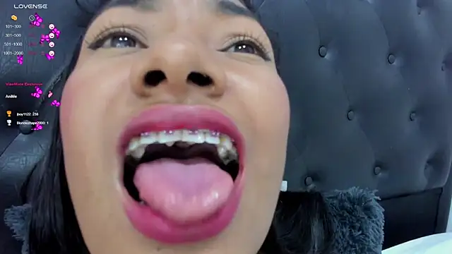 Snapshot of ariana19x chatting on 02.04.25 ariana19x online show from 02.04.25