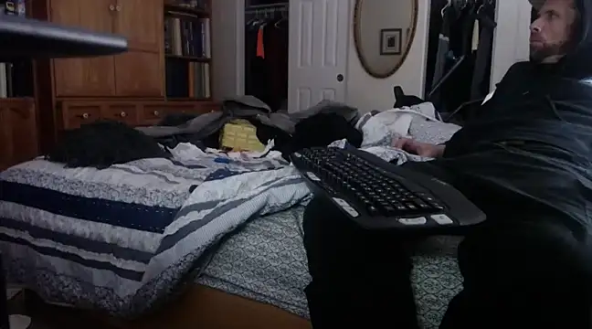 Snapshot of HandsumHungDaddy chatting on 02.16.25 HandsumHungDaddy online show from 02.16.25