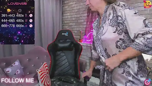 Snapshot of SarahCoksss chatting on 01.24.25 SarahCoksss online show from 01.24.25