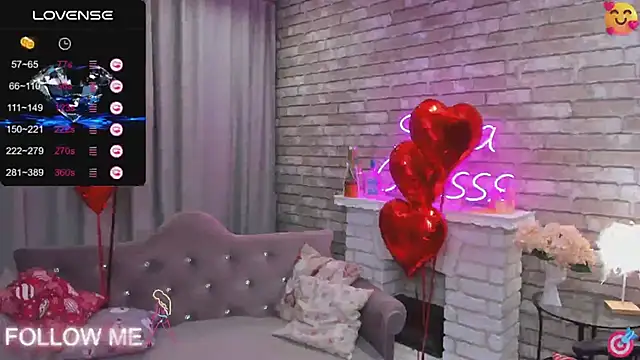 Snapshot of SarahCoksss chatting on 02.12.25 SarahCoksss online show from 02.12.25