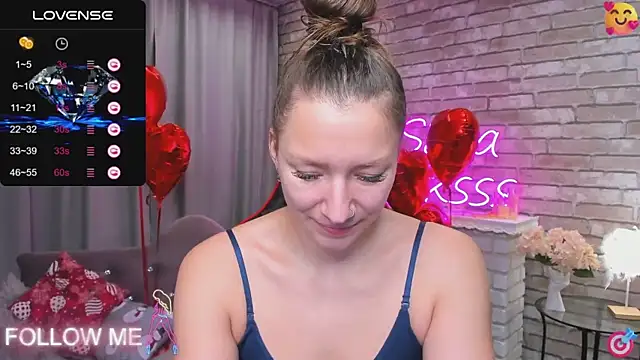 Snapshot of SarahCoksss chatting on 02.15.25 SarahCoksss online show from 02.15.25