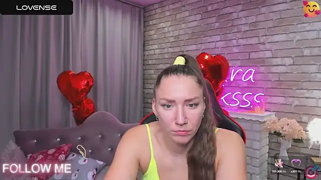 Snapshot of SarahCoksss chatting on 02.19.25 SarahCoksss online show from 02.19.25