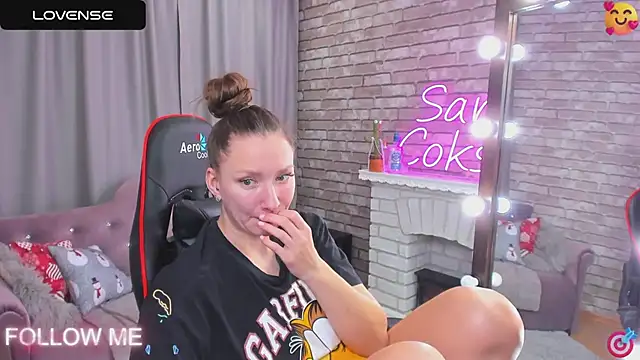 Snapshot of SarahCoksss chatting on 03.22.25 SarahCoksss online show from 03.22.25