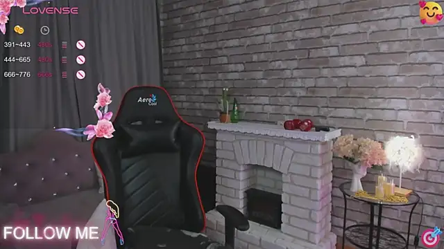 Snapshot of SarahCoksss chatting on 10.08.25 SarahCoksss online show from 10.08.25