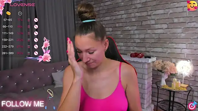 Snapshot of SarahCoksss chatting on 10.10.25 SarahCoksss online show from 10.10.25