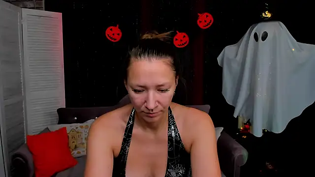 Snapshot of SarahCoksss chatting on 10.29.25 SarahCoksss online show from 10.29.25