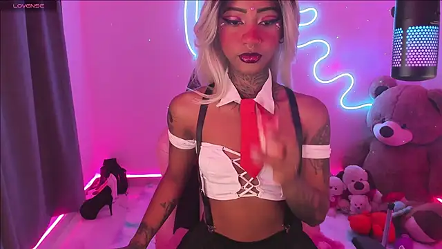 Snapshot of AshantiiSweet chatting on 02.22.25 AshantiiSweet online show from 02.22.25