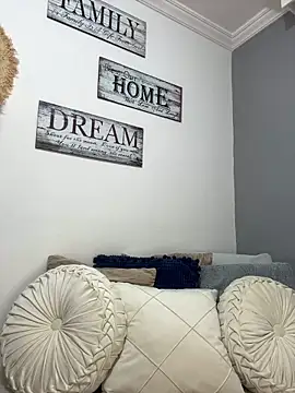 Mau White online show from 02.04.25