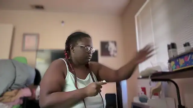 Yagurl  west online show from 01.18.25