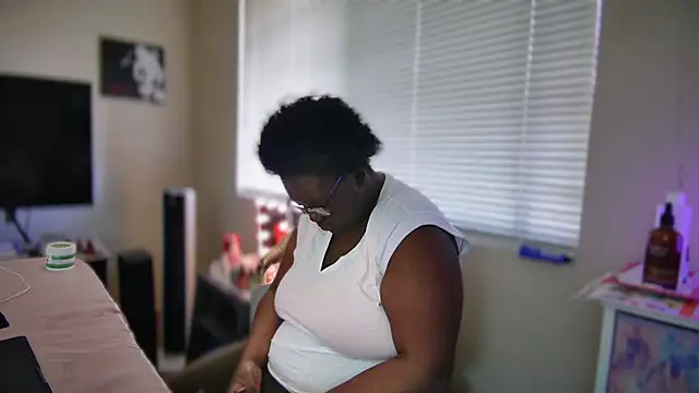 Yagurl  west online show from 02.08.25