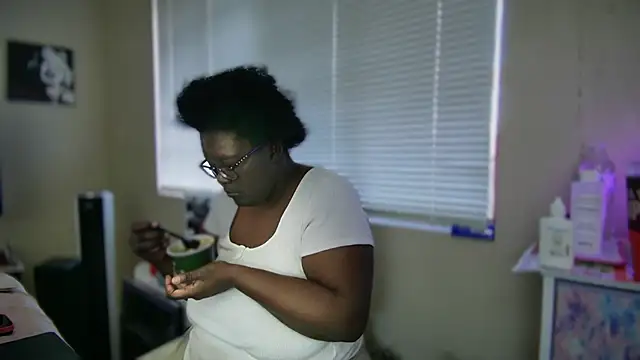 Yagurl  west online show from 02.20.25