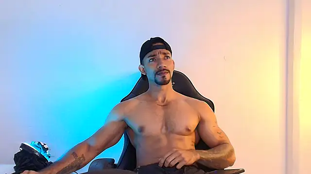Snapshot of Manolo_Hot1 chatting on 01.20.25 Manolo Hot1 online show from 01.20.25