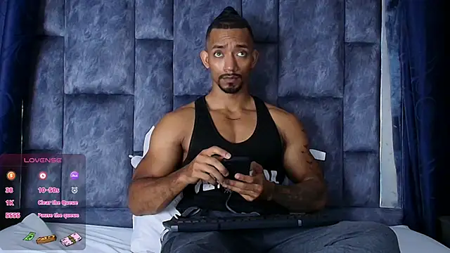 Snapshot of Manolo_Hot1 chatting on 01.27.25 Manolo Hot1 online show from 01.27.25