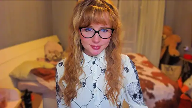 Snapshot of KlementinaBbG chatting on 10.13.25 KlementinaBbG online show from 10.13.25