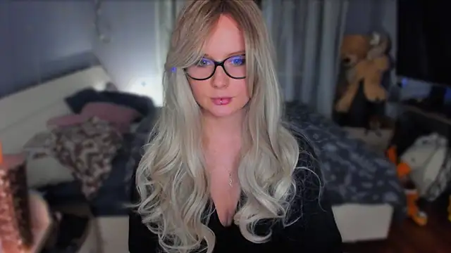 Snapshot of KlementinaBbG chatting on 11.30.25 KlementinaBbG online show from 11.30.25