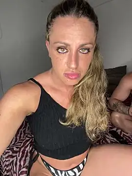 Snapshot of fitcouple1889 chatting on 02.26.25 fitcouple1889 online show from 02.26.25