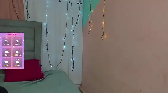 Snapshot of megan_kis9 chatting on 12.21.24 megan kis9 online show from 12.21.24