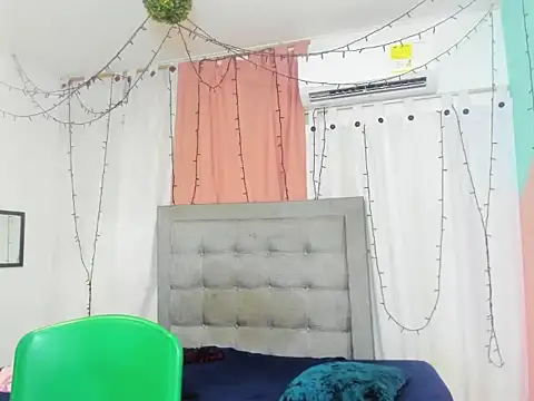 Snapshot of megan_kis9 chatting on 01.27.25 megan kis9 online show from 01.27.25