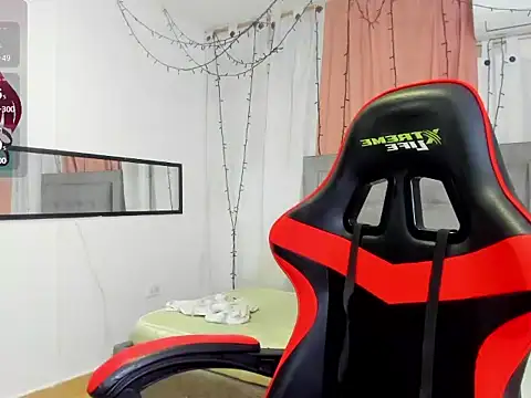 Snapshot of megan_kis9 chatting on 02.19.25 megan kis9 online show from 02.19.25