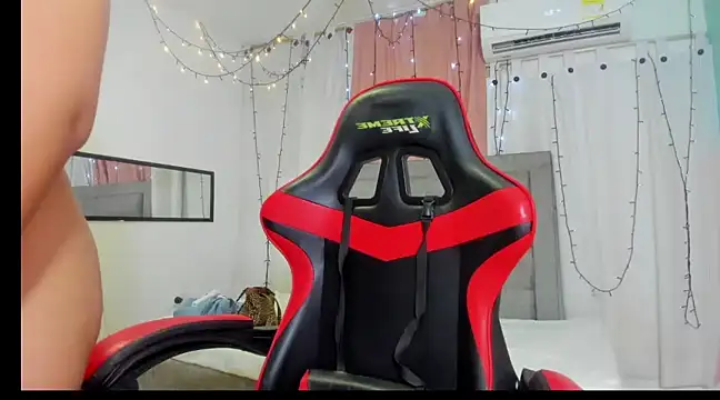 Snapshot of megan_kis9 chatting on 03.10.25 megan kis9 online show from 03.10.25