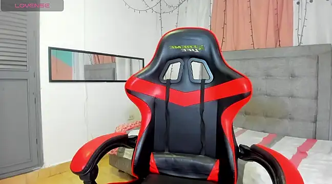 Snapshot of megan_kis9 chatting on 03.22.25 megan kis9 online show from 03.22.25