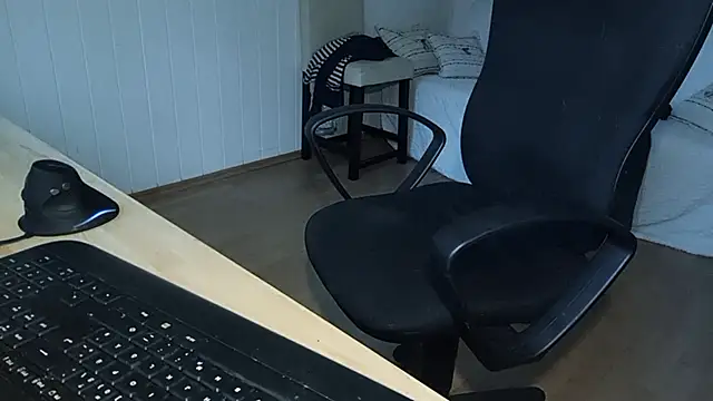 Snapshot of Rainfish chatting on 10.17.25 Rainfish online show from 10.17.25