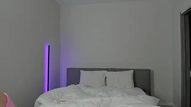 Snapshot of sarahphyllis chatting on 10.29.25 sarahphyllis online show from 10.29.25