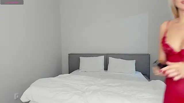 Snapshot of sarahphyllis chatting on 11.10.25 sarahphyllis online show from 11.10.25