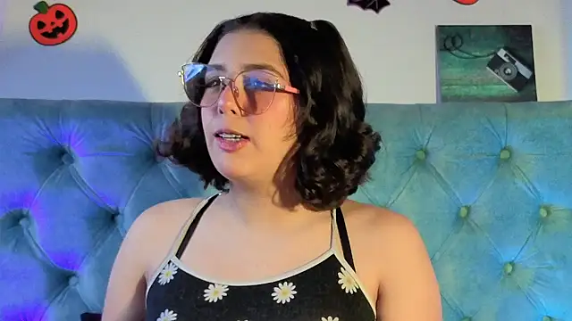 Paola Lyon  online show from 11.12.25