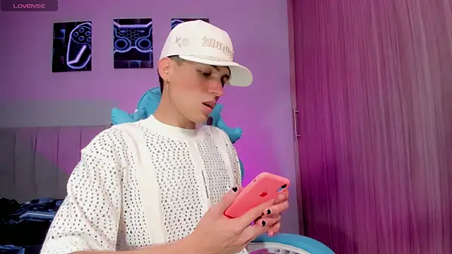 Snapshot of jake_and_joaquin chatting on 09.23.25 jake and joaquin online show from 09.23.25