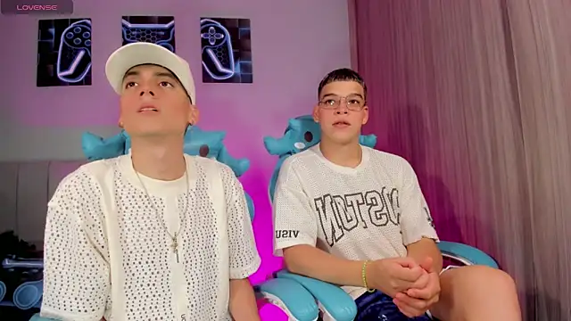 Snapshot of jake_and_joaquin chatting on 09.26.25 jake and joaquin online show from 09.26.25