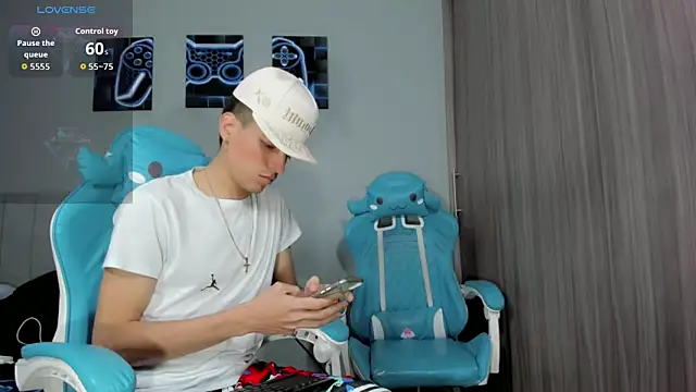 Snapshot of jake_and_joaquin chatting on 10.06.25 jake and joaquin online show from 10.06.25