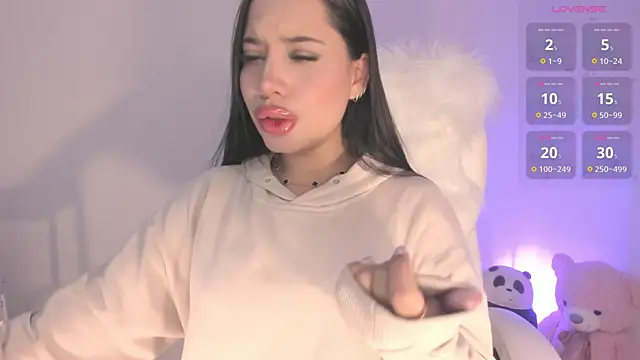 Snapshot of LauraSweett chatting on 11.06.25 LauraSweett online show from 11.06.25