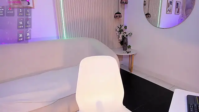 Snapshot of ana_ev chatting on 10.31.25 ana ev online show from 10.31.25