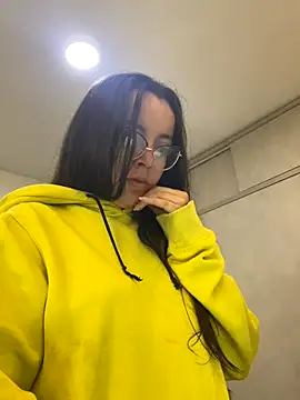 Snapshot of ana_ev chatting on 11.29.25 ana ev online show from 11.29.25