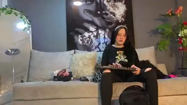 nadescomthxx online show from 12.14.25