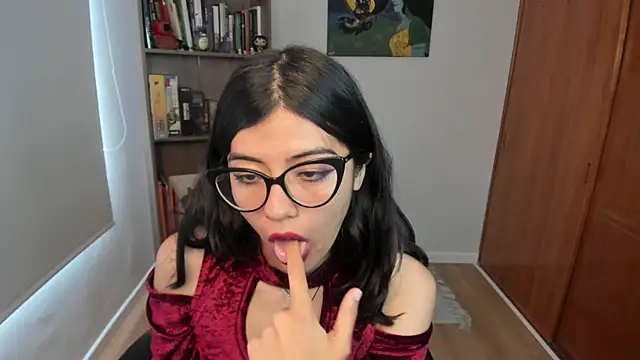 Snapshot of valerie__skyy chatting on 12.15.25 valerie skyy online show from 12.15.25