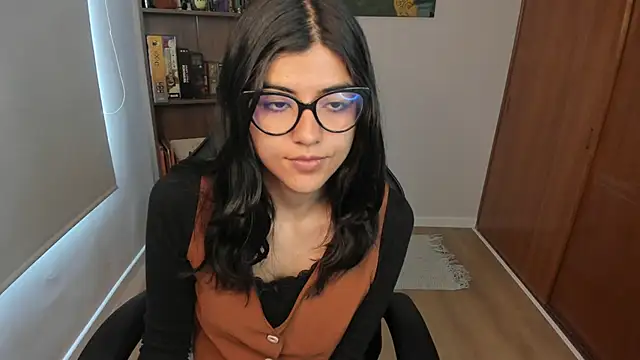 Snapshot of valerie__skyy chatting on 12.16.25 valerie skyy online show from 12.16.25