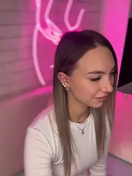 Snapshot of MiaMinx chatting on 12.10.24 MiaMinx online show from 12.10.24