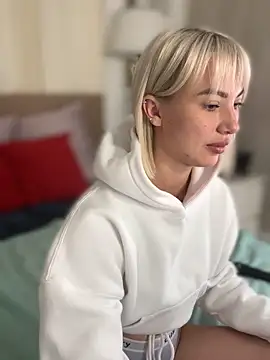 MiaMinx online show from 10.31.25