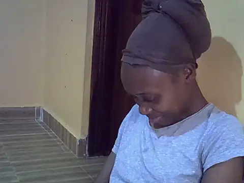 Snapshot of Tanaissa2 chatting on 11.24.25 Tanaissa2 online show from 11.24.25