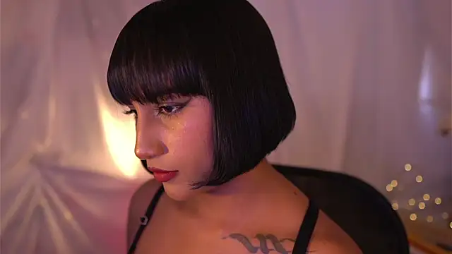 Snapshot of JulietaWinona chatting on 01.19.25 JulietaWinona online show from 01.19.25